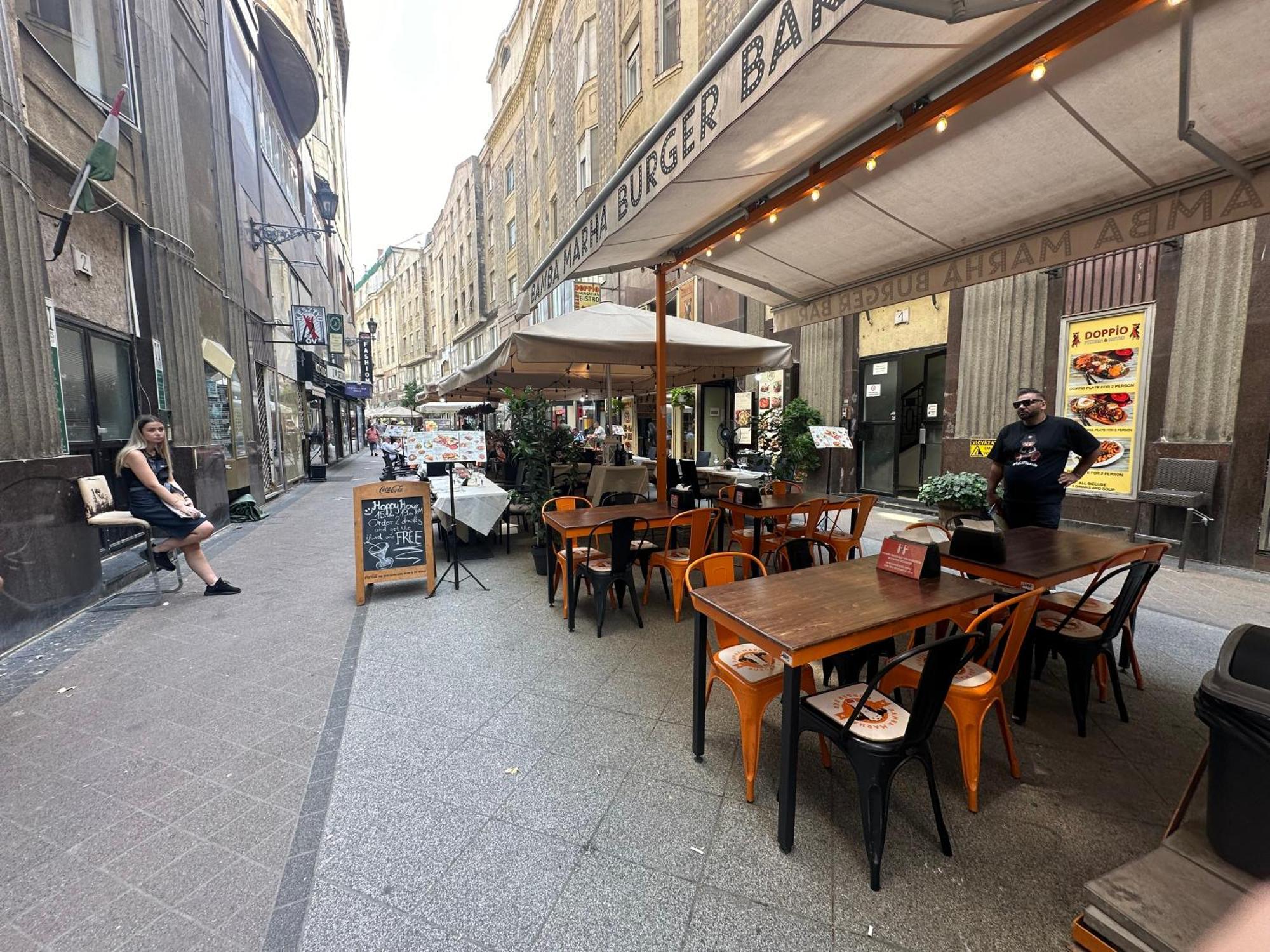 Bright Apartment In The Most Beautiful Street Of Budapest Vaci Street, Fashion Street Exterior foto